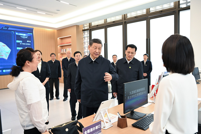 2024年4月22日下午，習(xí)近平總書(shū)記在重慶市九龍坡區(qū)謝家灣街道民主村社區(qū)考察。